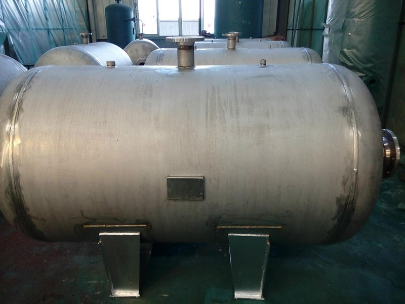 Single layer storage tank
