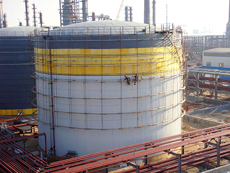 Large vertical storage tank