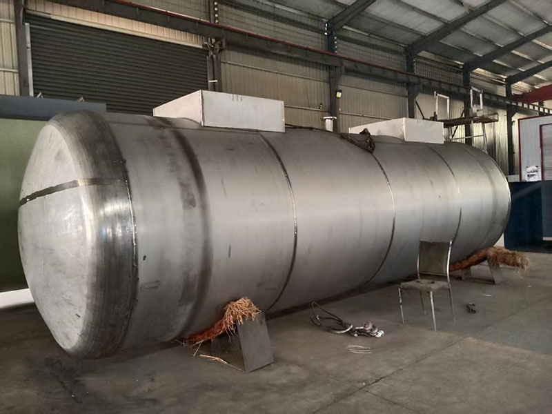Horizontal tank