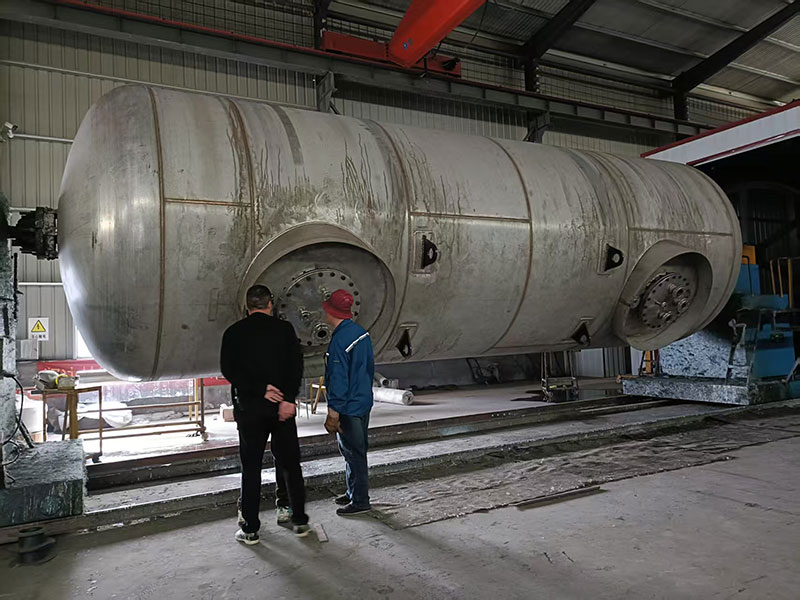 Stainless steel double-layer tank