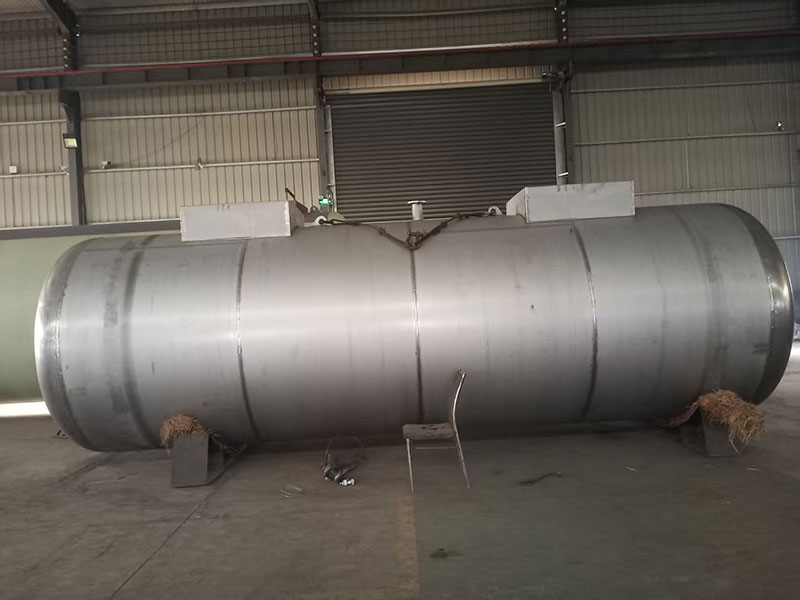 Horizontal tank